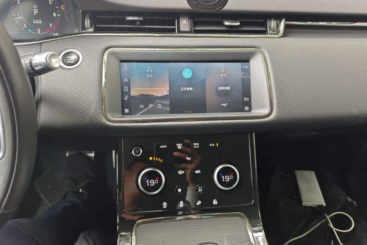 Used Land Rover Range Evoque 2021 Range Rover Evoque 200 PS R-Dynamic Standard Elite Edition Audio And AC Panel