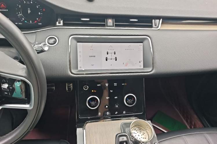 Used Land Rover Range Evoque 2021 Range Rover Velar 249 PS R-Dynamic HSE Luxury Edition Audio And AC Panel