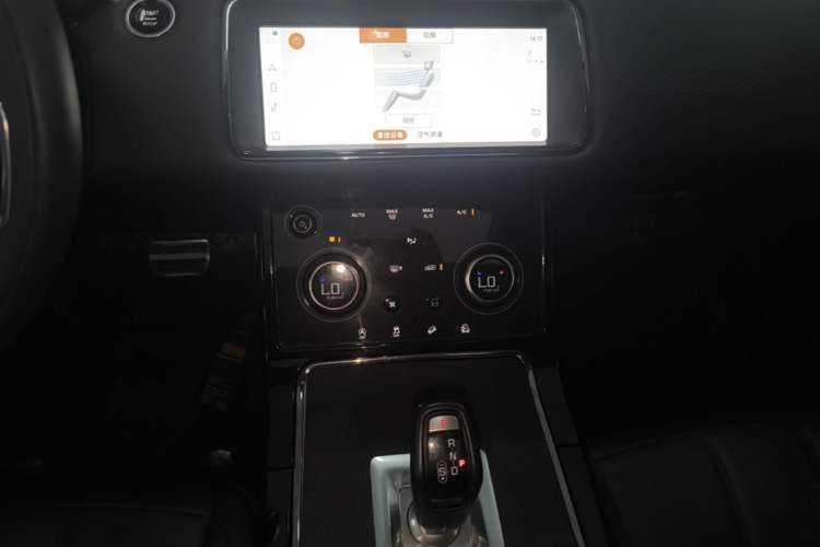 Used Land Rover Range Evoque 2021 Range Rover Velar 249 PS R-Dynamic S Performance Edition Audio And AC Panel
