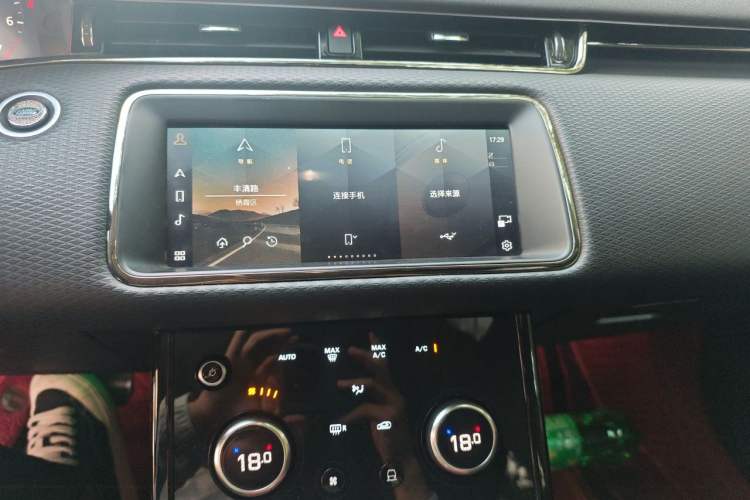 Used Land Rover Range Evoque 2021 Range Rover Evoque 200 PS R-Dynamic Standard Elite Edition Audio And AC Panel