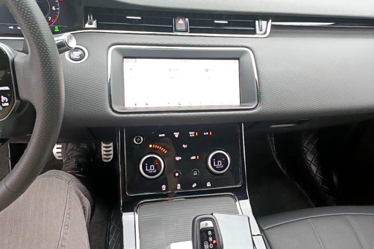 Used Land Rover Range Evoque 2021 Range Rover Velar 249 PS R-Dynamic S Performance Edition Audio And AC Panel