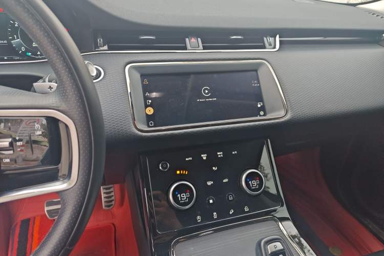 Used Land Rover Range Evoque 2021 Range Rover Evoque 200 PS R-Dynamic Standard Elite Edition Audio And AC Panel