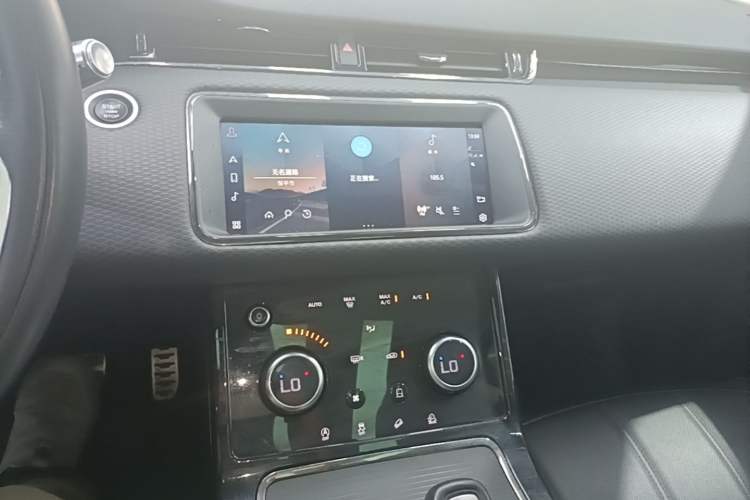 Used Land Rover Range Evoque 2021 Range Rover Evoque 200 PS R-Dynamic Standard Elite Edition Audio And AC Panel