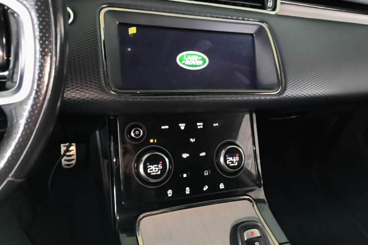 Used Land Rover Range Evoque 2021 Range Rover Velar 249 PS R-Dynamic S Performance Edition Audio And AC Panel