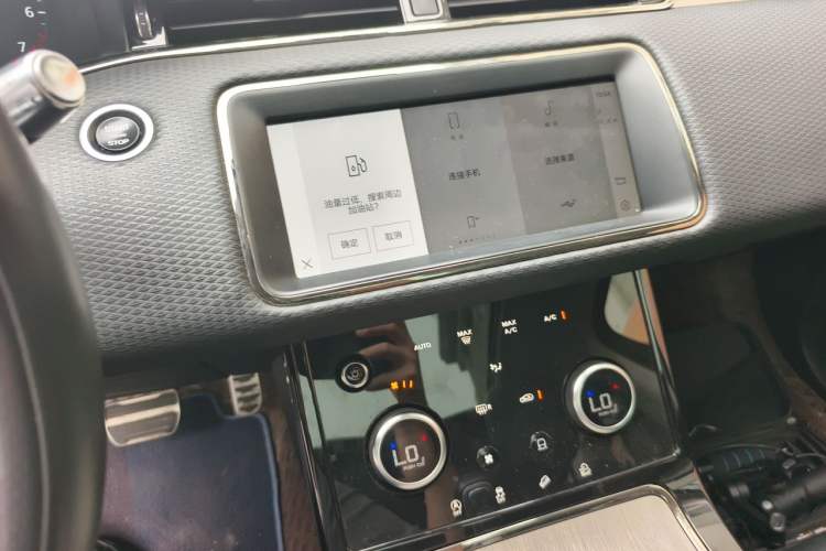 Used Land Rover Range Evoque 2021 Range Rover Velar 249 PS R-Dynamic S Performance Edition Audio And AC Panel