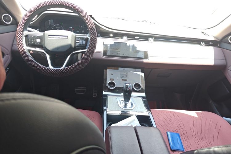 Used Land Rover Range Evoque 2021 Range Rover L 249 PS R-Dynamic SE Luxury Edition Center Console
