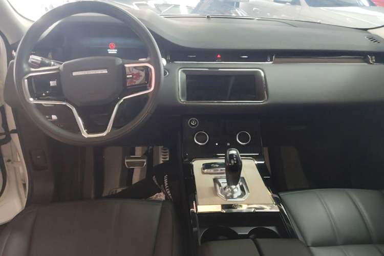 Used Land Rover Range Evoque 2021 Range Rover Velar L 249PS R-Dynamic First Edition Center Console