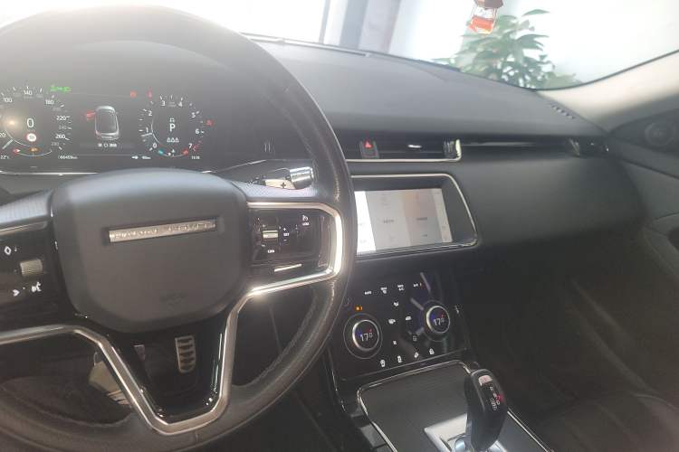 Used Land Rover Range Evoque 2021 Range Rover Evoque 200 PS R-Dynamic Standard Elite Edition Center Console