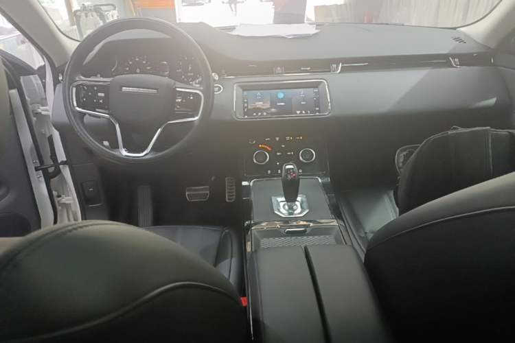 Used Land Rover Range Evoque 2021 Range Rover Evoque 200 PS R-Dynamic Standard Elite Edition Center Console