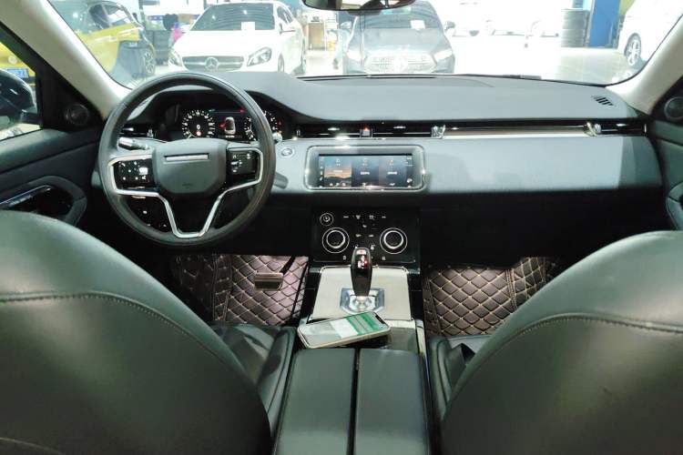 Used Land Rover Range Evoque 2021 Range Rover Velar L 249PS R-Dynamic First Edition Center Console