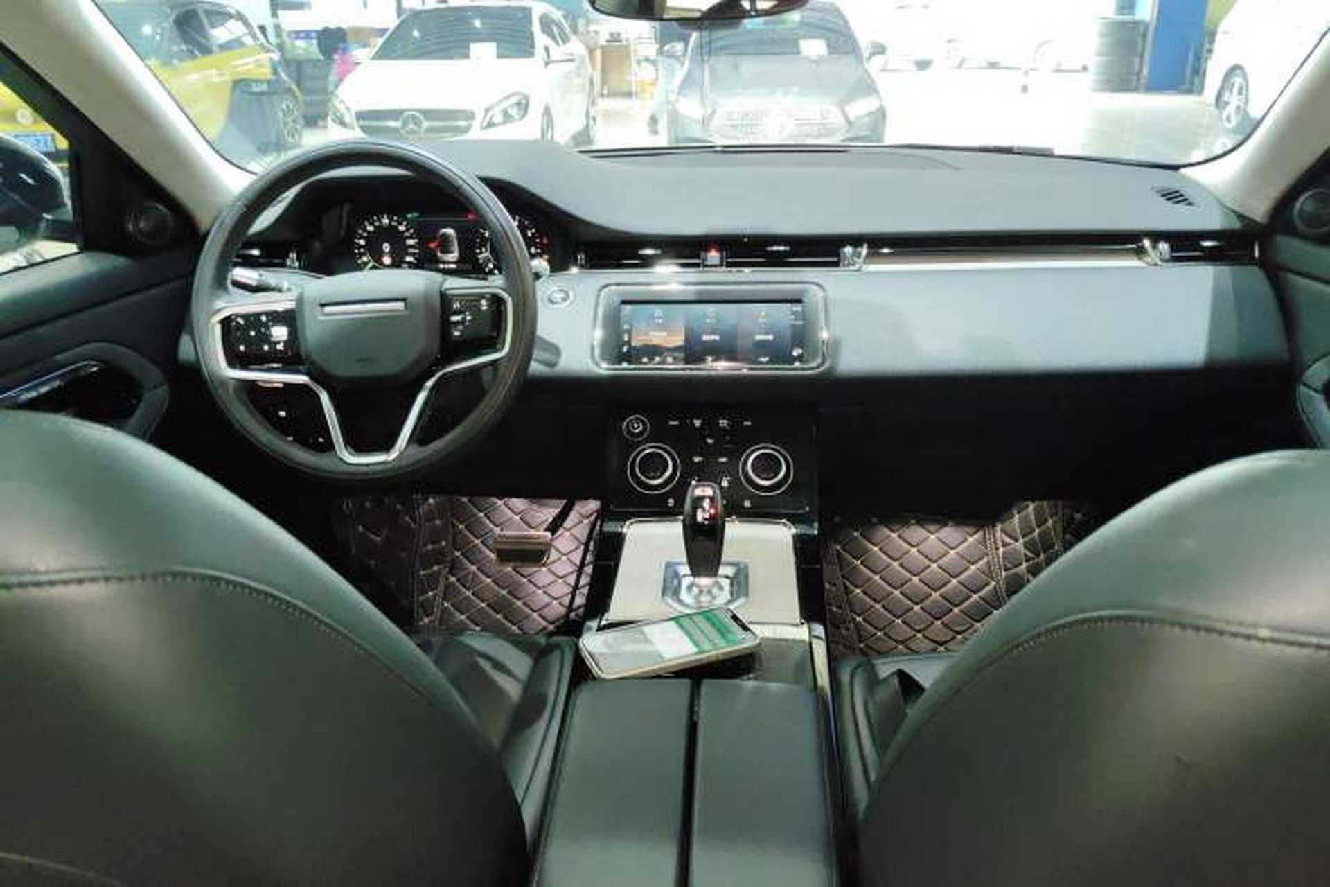 Used Land Rover Range Evoque 2021 Range Rover Velar L 249PS R-Dynamic First Edition Center Console