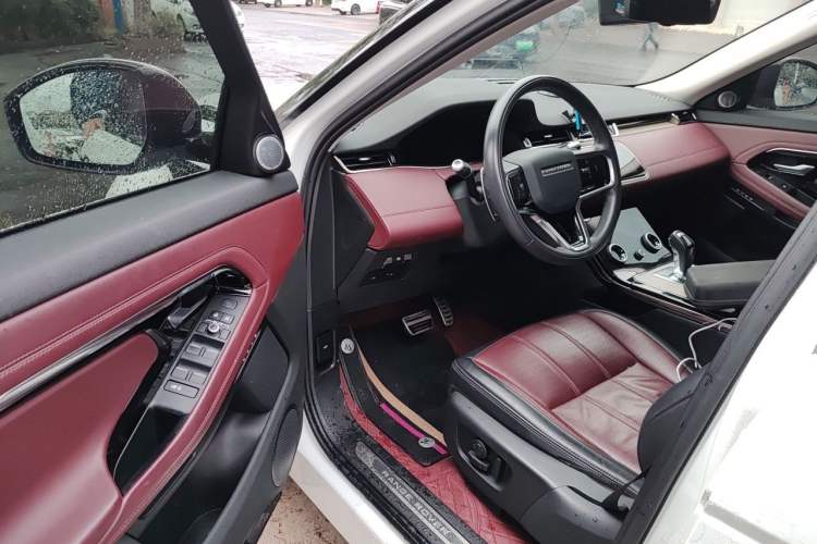 Used Land Rover Range Evoque 2021 Range Rover Velar 249 PS R-Dynamic HSE Luxury Edition Driver Seat