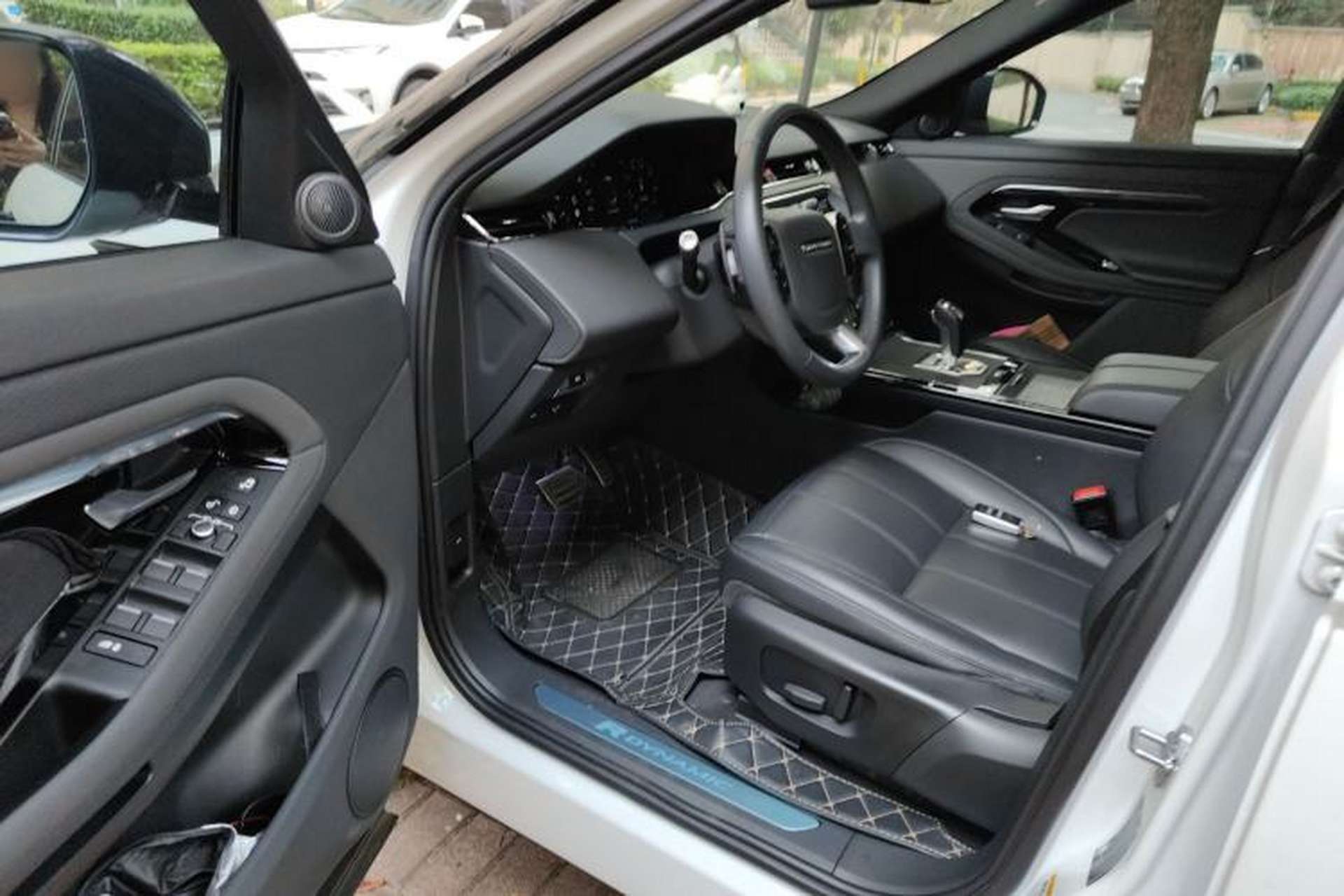 Used Land Rover Range Evoque 2021 Range Rover Velar 249 PS R-Dynamic S Performance Edition Driver Seat