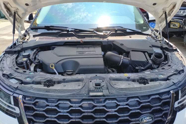 Used Land Rover Range Evoque 2021 Range Rover Velar 249 PS R-Dynamic HSE Luxury Edition Engine Bay