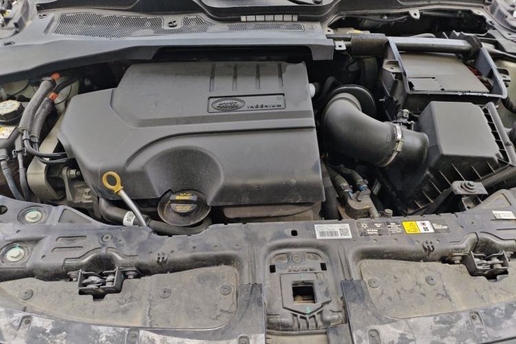 Used Land Rover Range Evoque 2021 Range Rover Velar 249 PS R-Dynamic S Performance Edition Engine Bay