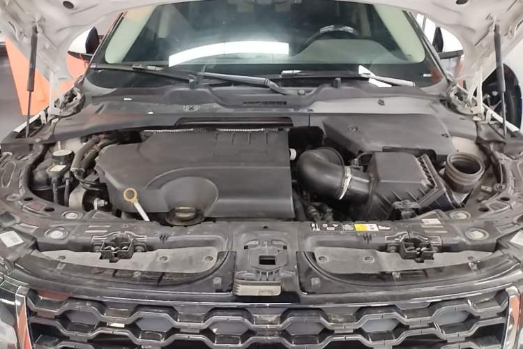 Used Land Rover Range Evoque 2021 Range Rover Velar 249 PS R-Dynamic S Performance Edition Engine Bay