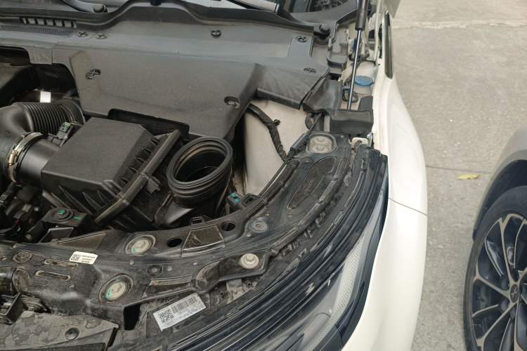 Used Land Rover Range Evoque 2021 Range Rover Velar 249 PS R-Dynamic S Performance Edition Engine Bay Left