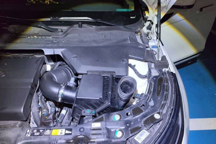 Used Land Rover Range Evoque 2021 Range Rover Velar 249 PS R-Dynamic S Performance Edition Engine Bay Left