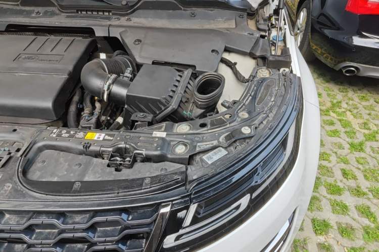 Used Land Rover Range Evoque 2021 Range Rover Velar 249 PS R-Dynamic S Performance Edition Engine Bay Left
