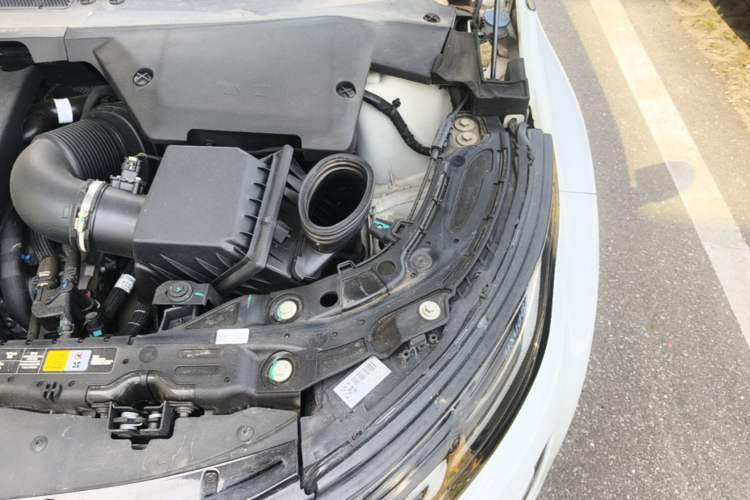 Used Land Rover Range Evoque 2021 Range Rover Velar 249 PS R-Dynamic S Performance Edition Engine Bay Left