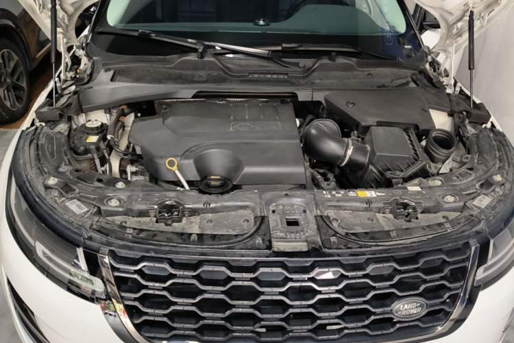 Used Land Rover Range Evoque 2021 Range Rover Velar 249 PS R-Dynamic S Performance Edition Engine Bay