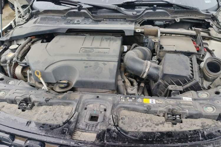 Used Land Rover Range Evoque 2021 Range Rover L 249 PS R-Dynamic SE Luxury Edition Engine Bay
