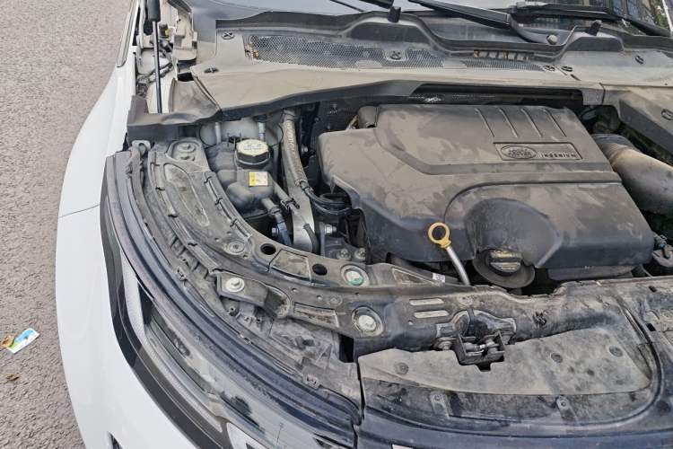 Used Land Rover Range Evoque 2021 Range Rover Velar 249 PS R-Dynamic S Performance Edition Engine Bay Right