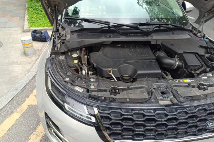 Used Land Rover Range Evoque 2021 Range Rover Velar 249 PS R-Dynamic HSE Luxury Edition Engine Bay Right