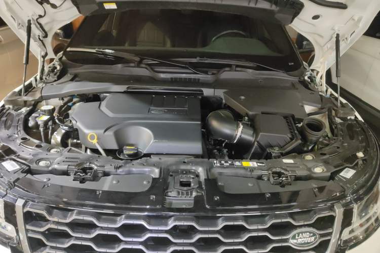 Used Land Rover Range Evoque 2021 Range Rover Velar 249 PS R-Dynamic S Performance Edition Engine Bay