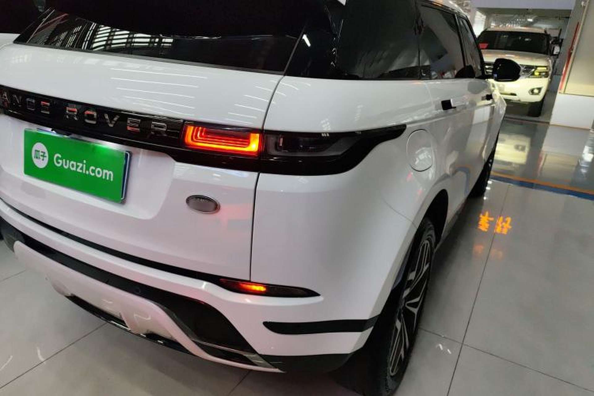 Used Land Rover Range Evoque 2021 Range Rover Velar 249 PS R-Dynamic HSE Luxury Edition Exterior 3