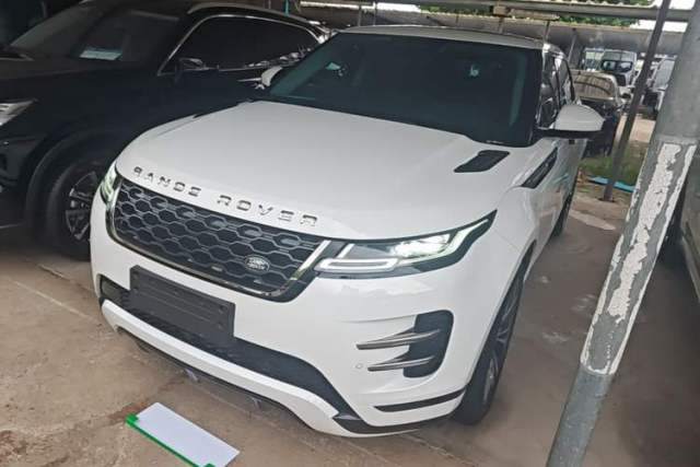 Używany Land Rover Range Evoque 2021 Range Rover Velar 249 PS R-Dynamic HSE Luxury Edition