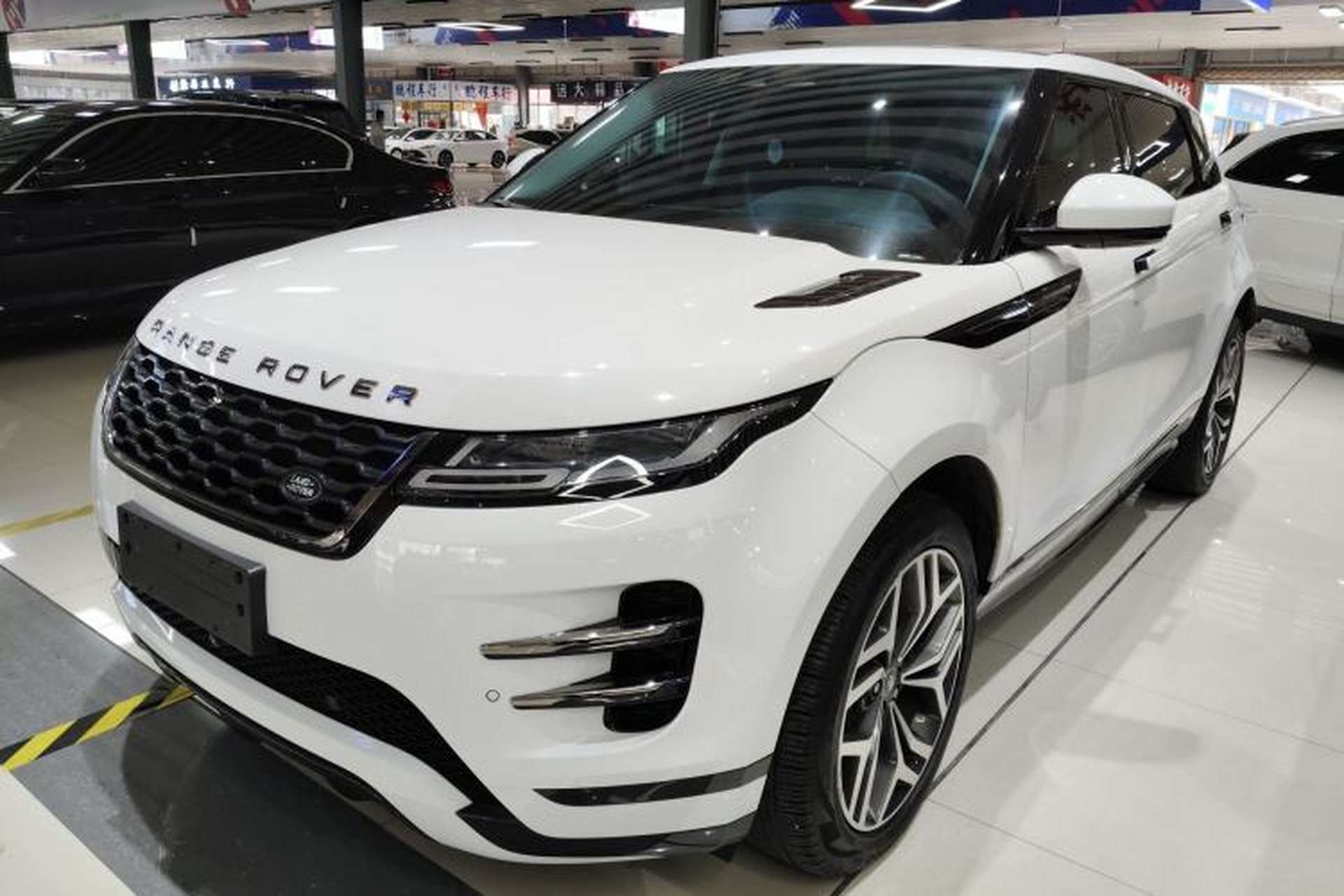 Used Land Rover Range Evoque 2021 Range Rover Velar L 249PS R-Dynamic First Edition Front Left 45 Deg