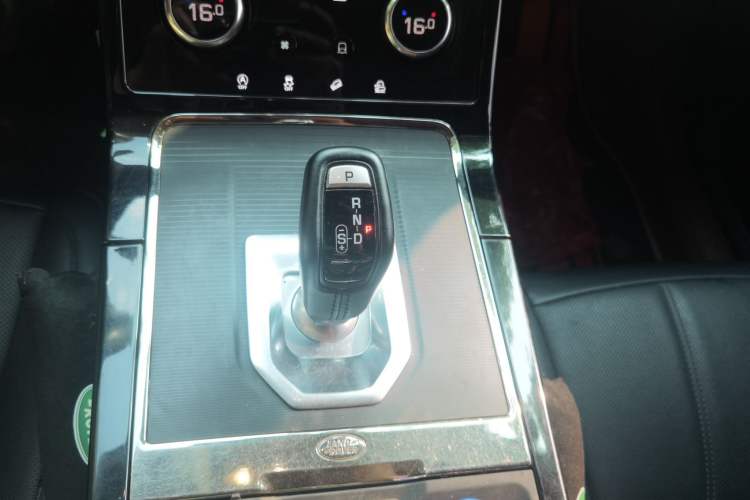 Used Land Rover Range Evoque 2021 Range Rover Evoque 200 PS R-Dynamic Standard Elite Edition Gear Lever