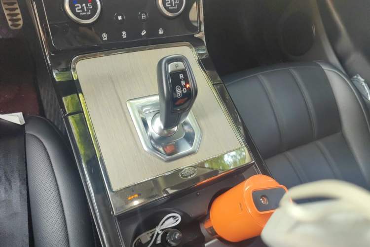 Used Land Rover Range Evoque 2021 Range Rover Velar 249 PS R-Dynamic S Performance Edition Gear Lever