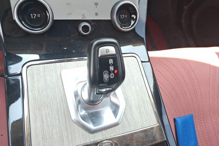 Used Land Rover Range Evoque 2021 Range Rover L 249 PS R-Dynamic SE Luxury Edition Gear Lever