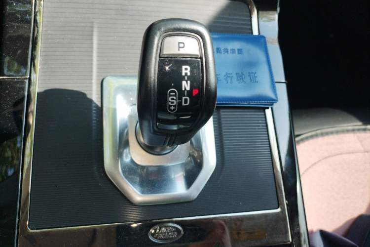 Used Land Rover Range Evoque 2021 Range Rover Evoque 200 PS R-Dynamic Standard Elite Edition Gear Lever