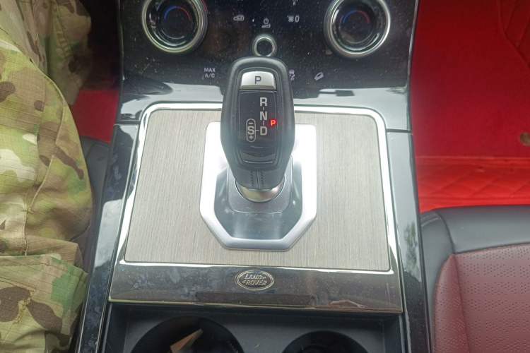 Used Land Rover Range Evoque 2021 Range Rover Velar 249 PS R-Dynamic HSE Luxury Edition Gear Lever