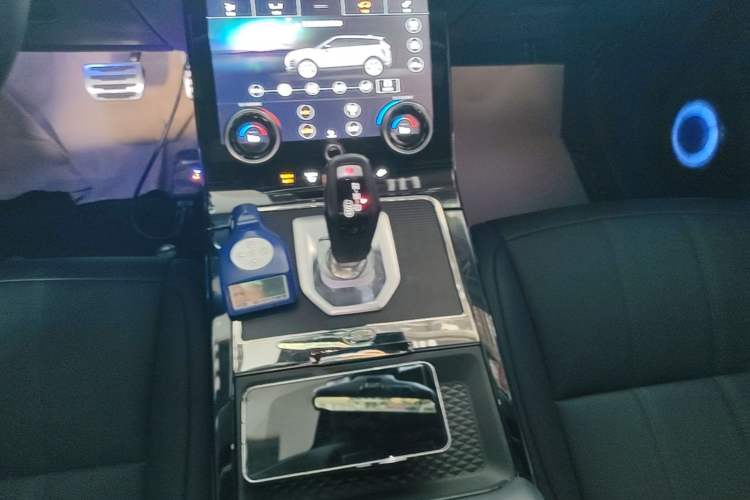 Used Land Rover Range Evoque 2021 Range Rover Velar 249 PS R-Dynamic S Performance Edition Gear Lever