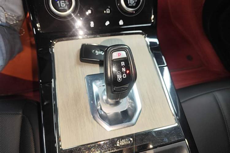 Used Land Rover Range Evoque 2021 Range Rover Velar L 249PS R-Dynamic First Edition Gear Lever