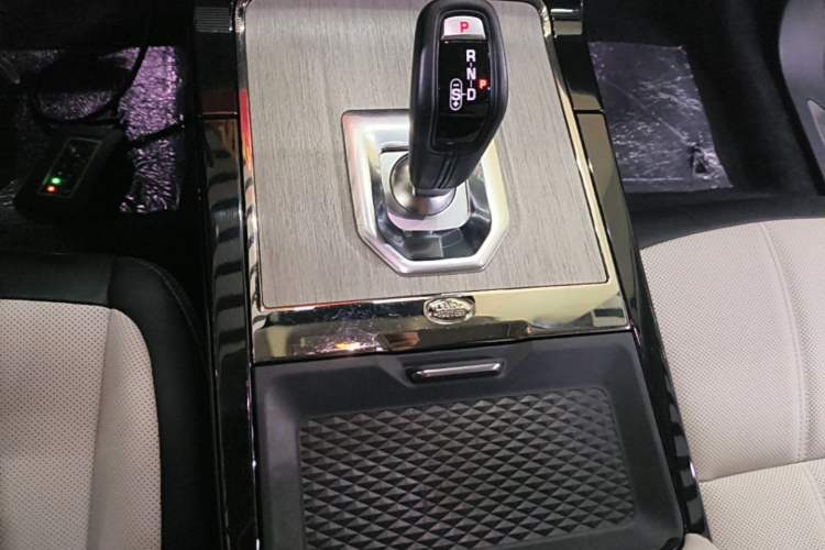 Used Land Rover Range Evoque 2021 Range Rover Velar 249 PS R-Dynamic S Performance Edition Gear Lever