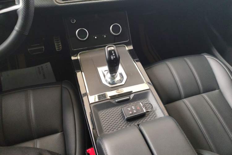 Used Land Rover Range Evoque 2021 Range Rover Evoque 200 PS R-Dynamic Standard Elite Edition Gear Lever