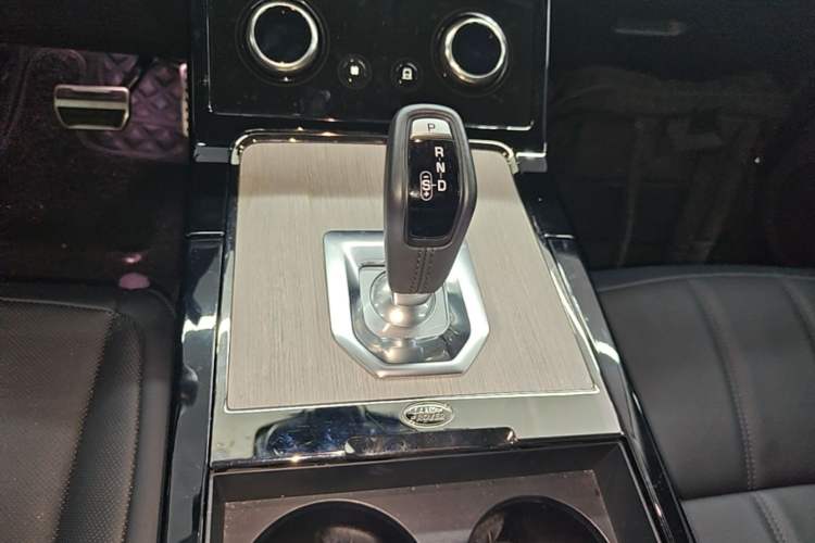 Used Land Rover Range Evoque 2021 Range Rover Velar 249 PS R-Dynamic S Performance Edition Gear Lever