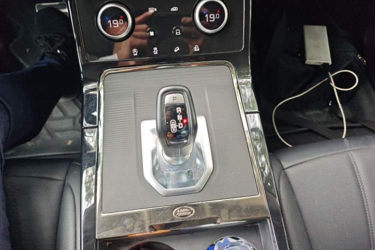 Used Land Rover Range Evoque 2021 Range Rover Evoque 200 PS R-Dynamic Standard Elite Edition Gear Lever