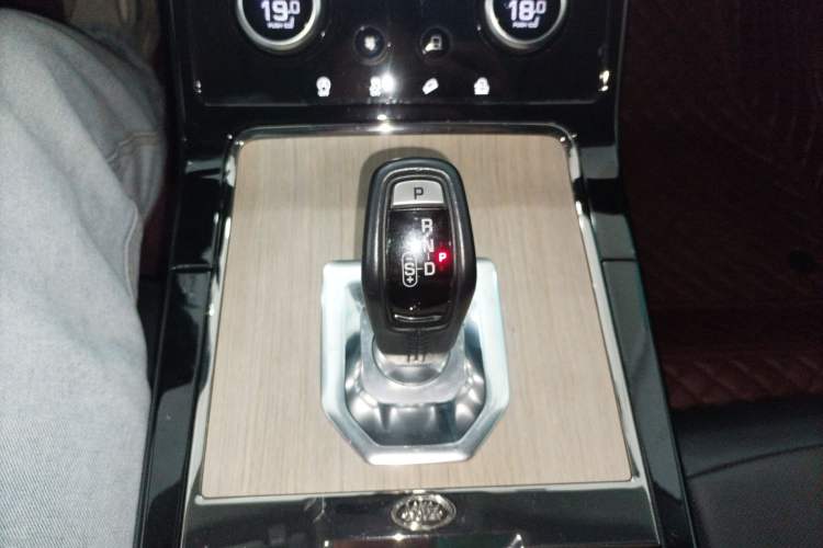 Used Land Rover Range Evoque 2021 Range Rover Velar 249 PS R-Dynamic S Performance Edition Gear Lever