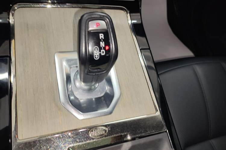 Used Land Rover Range Evoque 2021 Range Rover Velar 249 PS R-Dynamic S Performance Edition Gear Lever