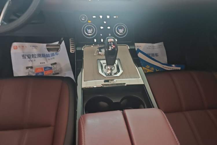 Used Land Rover Range Evoque 2021 Range Rover Velar 249 PS R-Dynamic HSE Luxury Edition Gear Lever