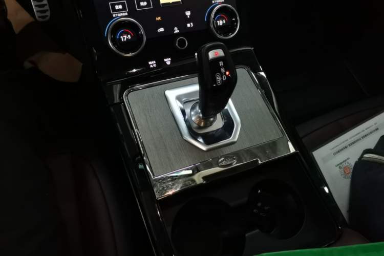 Used Land Rover Range Evoque 2021 Range Rover L 249 PS R-Dynamic SE Luxury Edition Gear Lever