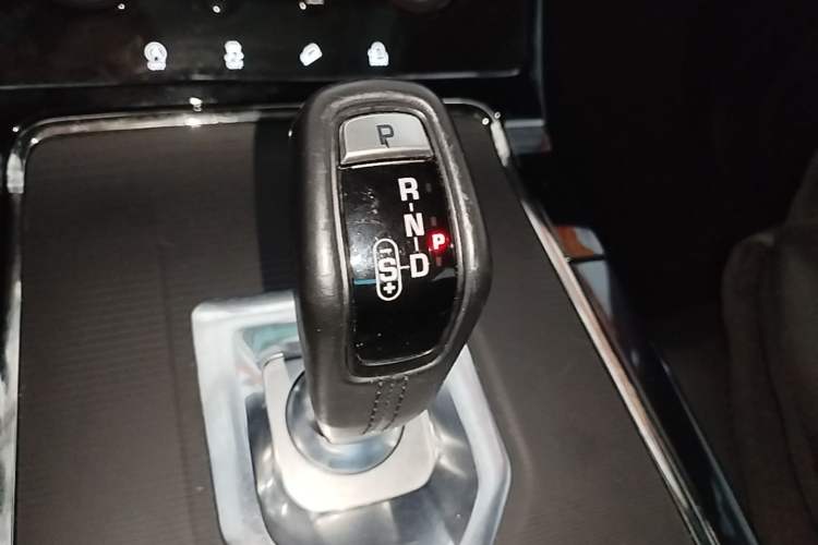 Used Land Rover Range Evoque 2021 Range Rover Velar 249 PS R-Dynamic S Performance Edition Gear Lever