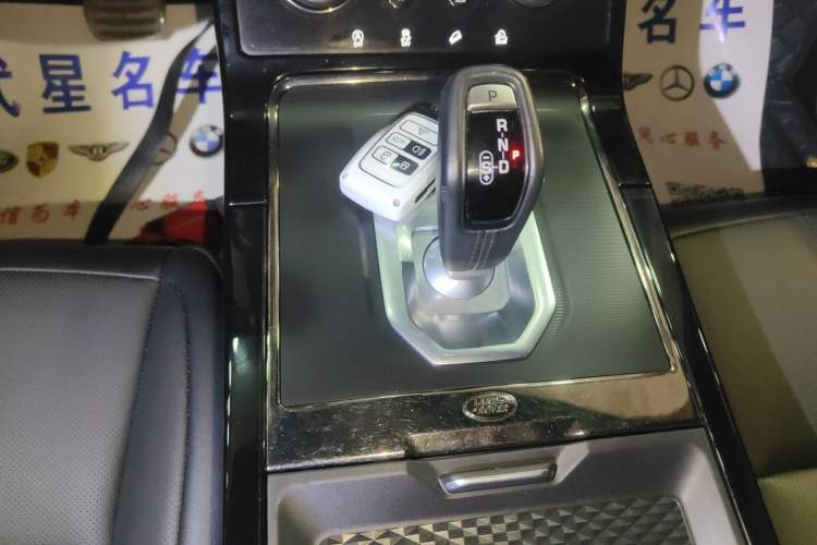 Used Land Rover Range Evoque 2021 Range Rover Velar 249 PS R-Dynamic S Performance Edition Gear Lever