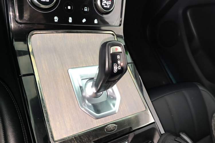 Used Land Rover Range Evoque 2021 Range Rover Velar 249 PS R-Dynamic S Performance Edition Gear Lever